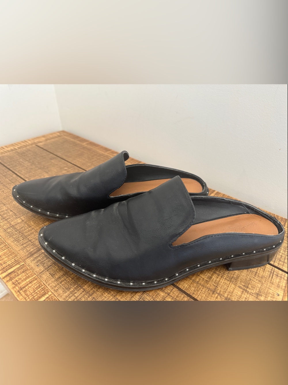 Universal Thread Goods Co.
Womens Shoes size 7.5 Slip on Black with Silver Studs